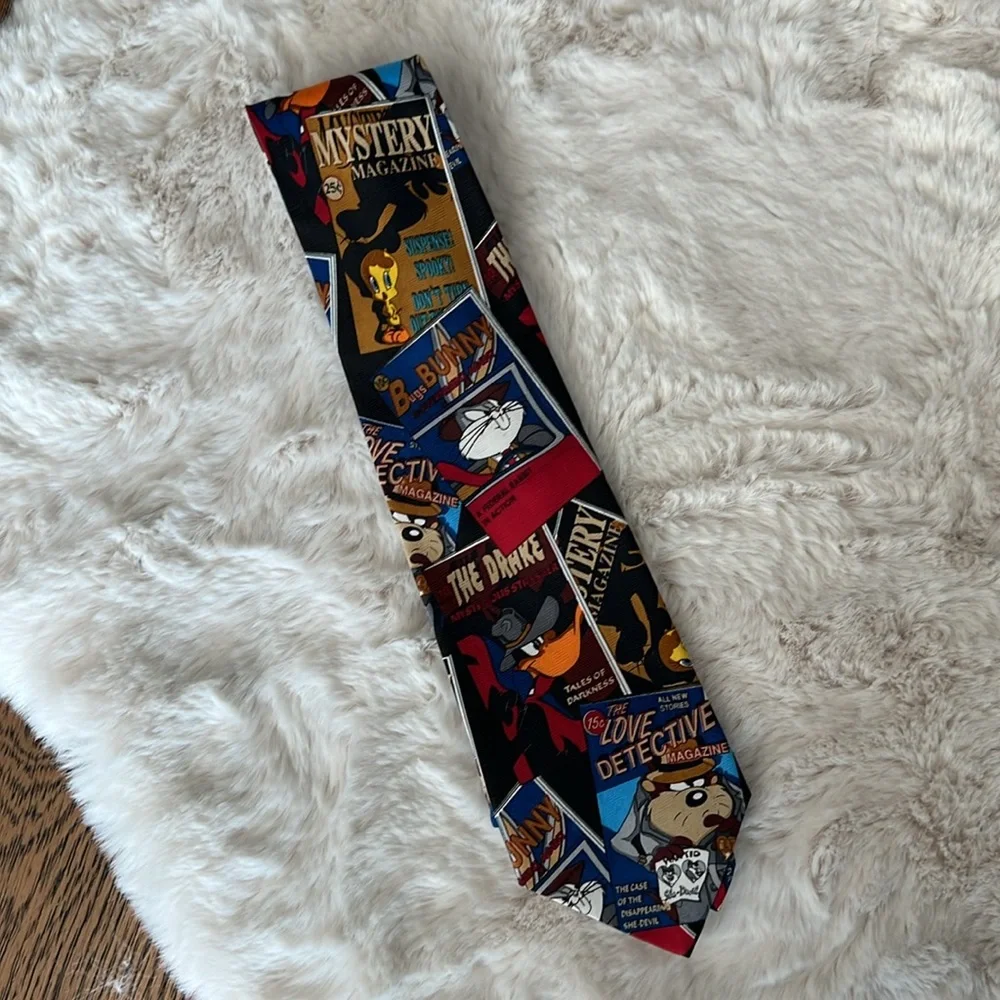 Vintage LOONEY TUNES 1997 Detective Mystery Themed Bugs Bunny Cartoon Tie